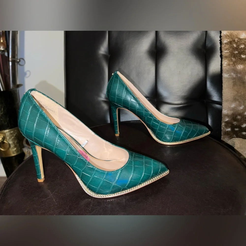 BCBGENERATION Hallix Gold Chain Stiletto Pumps Heels Women’s size 5.5 M - Picture 6 of 15